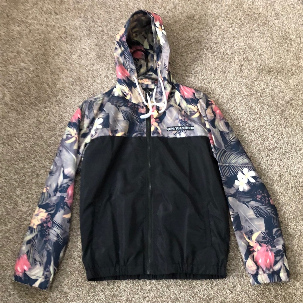 Size small windbreaker